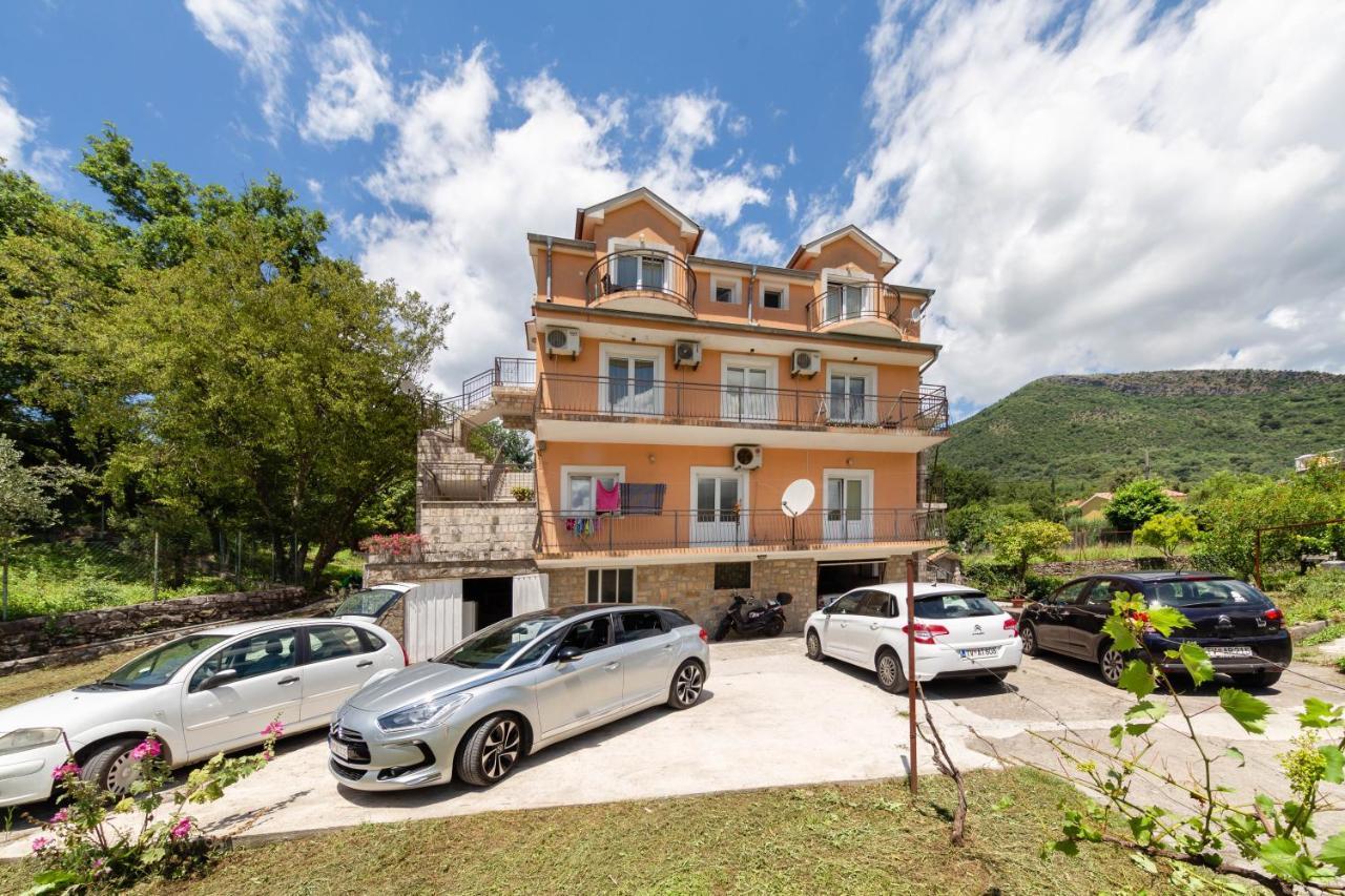 Apartments Pelle Tivat Exteriör bild