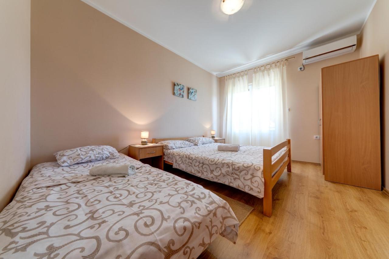 Apartments Pelle Tivat Exteriör bild